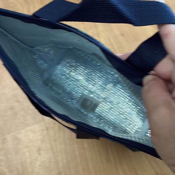 New Thirty-One Thermal Tote “Falling Feathers” design - Picture 3 of 4